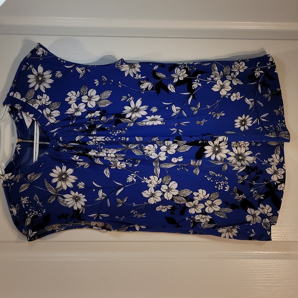 NBW. Liz Claiborne Women's Crew Neck Sleeveless Blouse